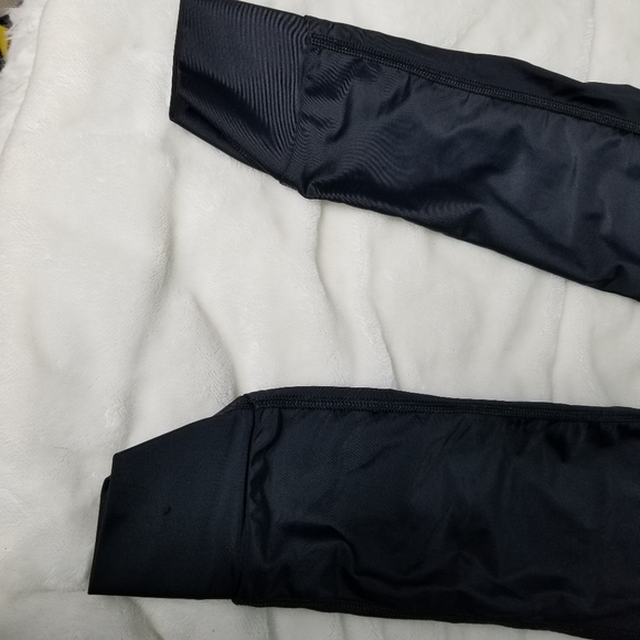 Gevity Scrunch Butt Black Leggings - Picture 5 of 9